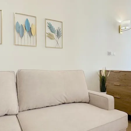 Seredino Blue Apartment- Modern Comfort In A Quiet Location, 5 Minutes To Old Town & Seaside * Gdańsk