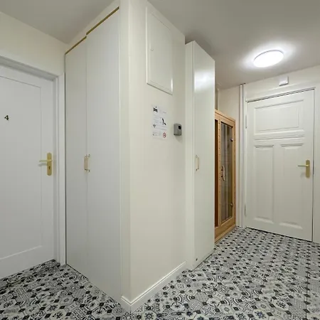 Апартаменты Seredino Blue Apartment- Modern Comfort In A Quiet Location, 5 Minutes To Old Town & Seaside *