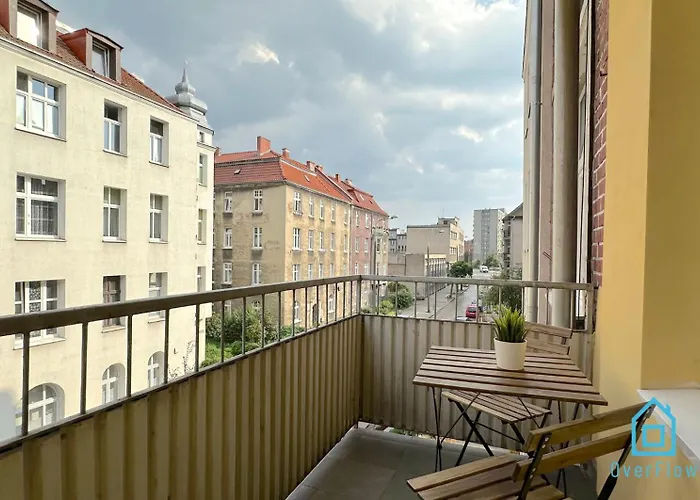 Seredino Blue Apartment- Modern Comfort In A Quiet Location, 5 Minutes To Old Town & Seaside *